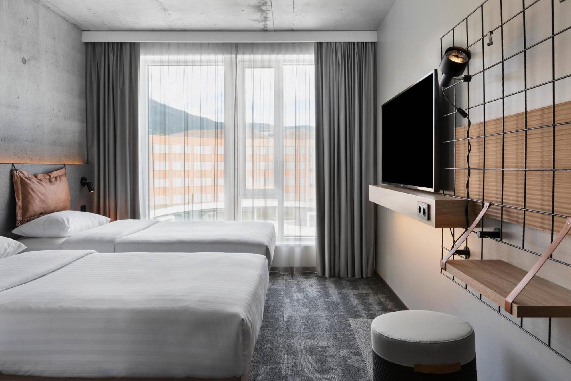 ม็อกซี่ เบอร์เกน Hotel ภายนอก รูปภาพ